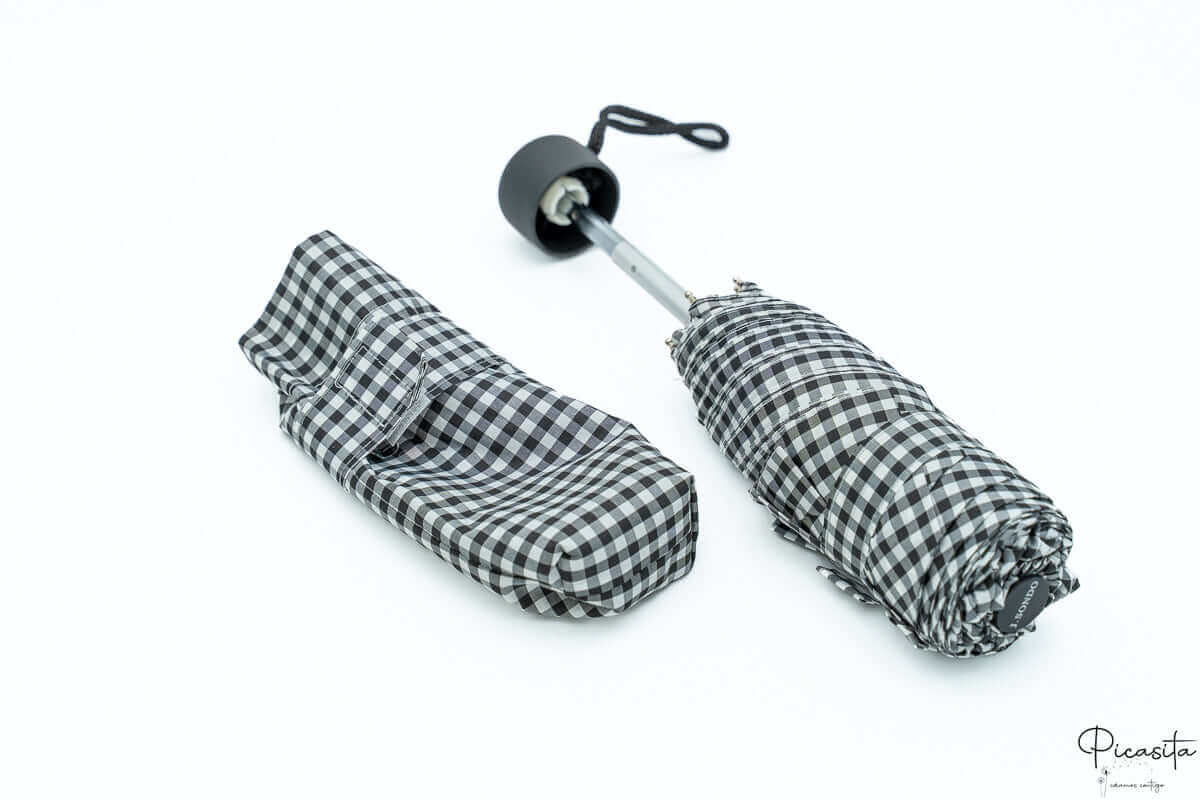 Paraguas plegable de mujer compacto con estampado Vichy negro de Picasita
