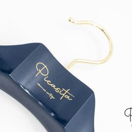 Cintres colorés pour boutique