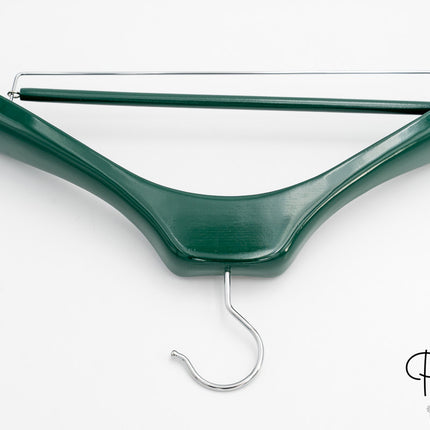 Cintres colorés pour boutique