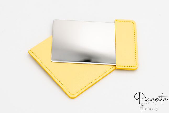 Miroir rectangulaire en acier et cuir synthétique