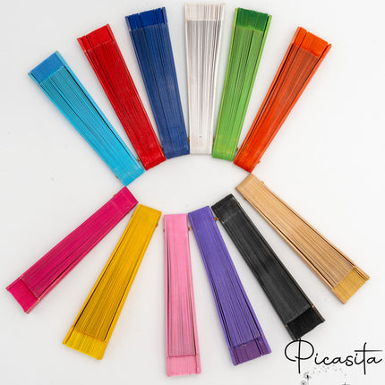 Éventail en bois coloré