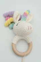 Hochet et anneau de dentition en crochet