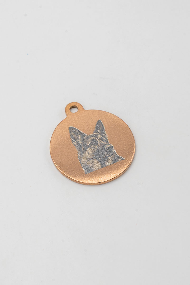 Medalla personalizada para perro rosada de 30 mm con retrato de mascota grabado a láser