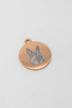 Medalla personalizada para perro rosada de 30 mm con retrato de mascota grabado a láser