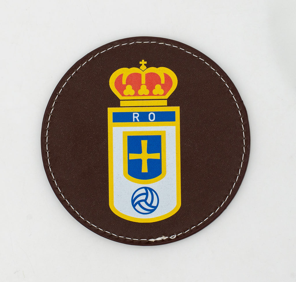 Posavasos de cuero PU marrón con escudo impreso a color