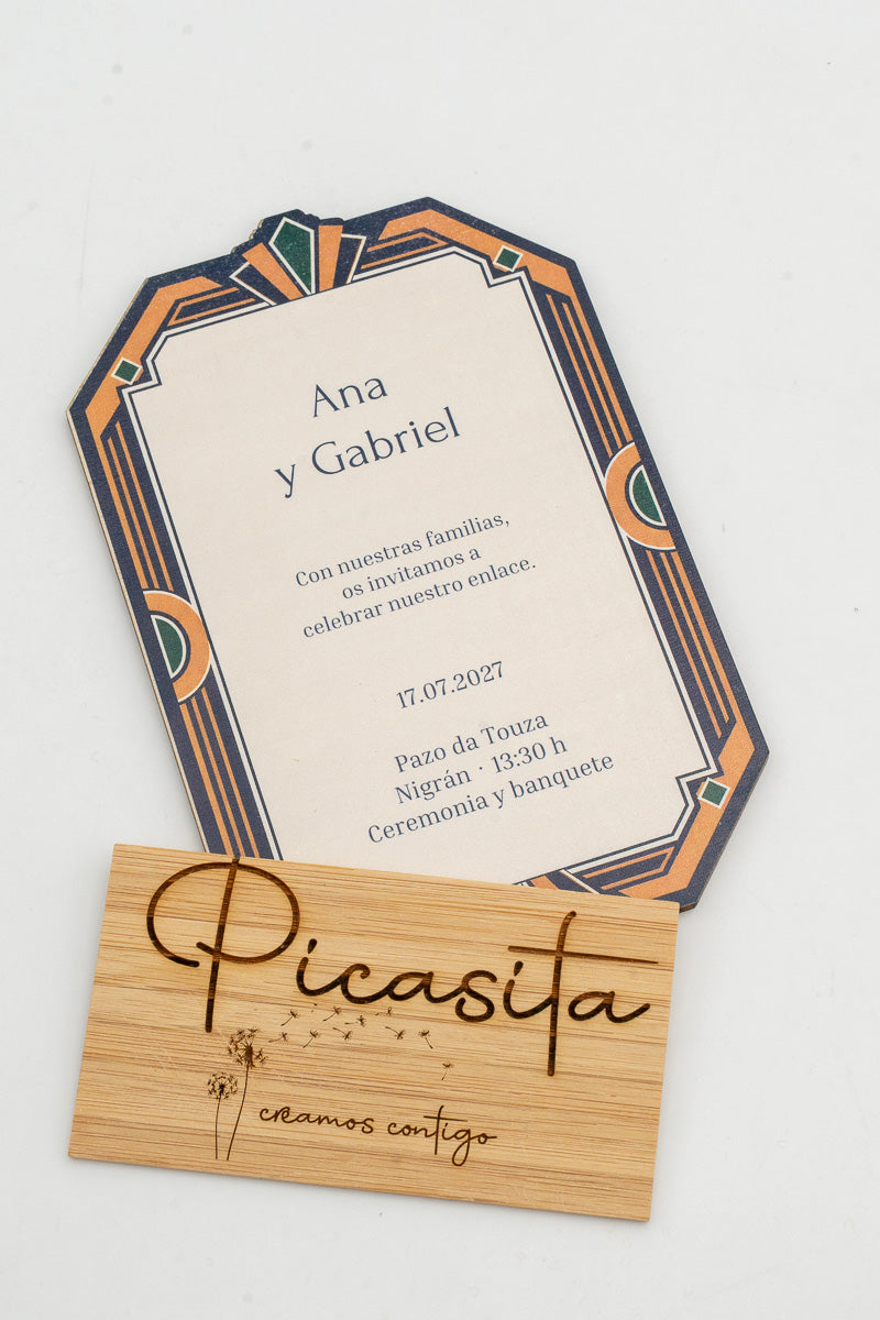Faire-part de mariage en bois avec un cadre géométrique de style art déco