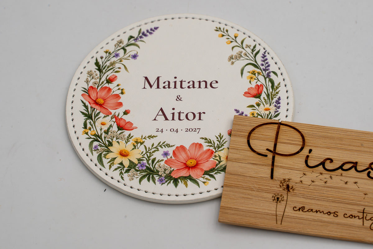 Sous-verre rond blanc à fleurs multicolores, Maitane et Aitor.
