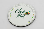 Sous-verre rond blanc avec marque Chef Fruit et fruits en couleur.