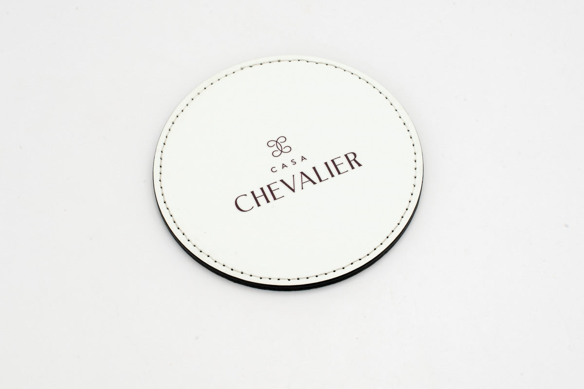 Sous-verre rond blanc avec logo Chevalier gris.