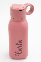 Gourde en silicone rose foncé personnalisée avec un prénom