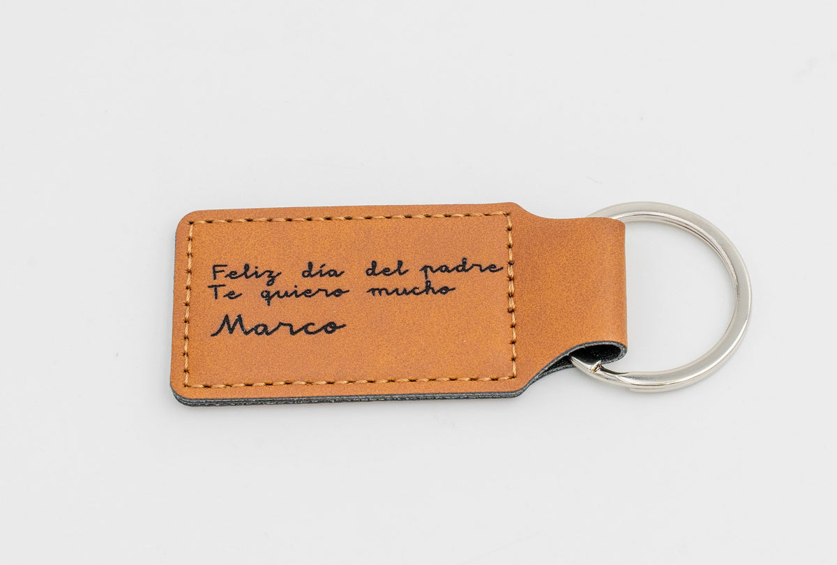 Porte-clé rectangulaire marron avec dédicace pour la fête des Pères.