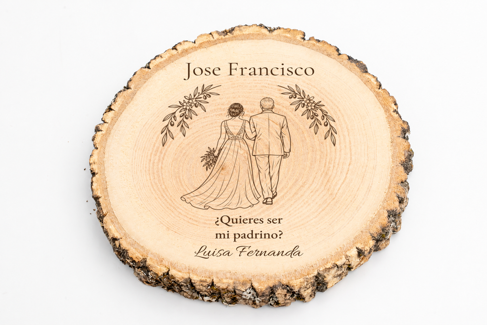 Simulation d’une plaque pour parrain de mariage, gravure laser sur frêne, scène Accompagnement à l’autel, Jose Francisco et Luisa Fernanda, personnages vus de dos sans visage.