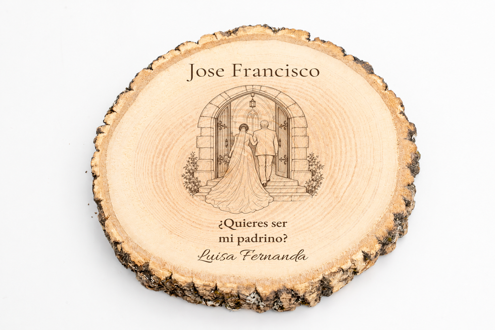 Simulation d’une plaque pour parrain de mariage, gravure laser sur frêne, scène Entrée à l’église, Jose Francisco et Luisa Fernanda, personnages vus de dos sans visage.