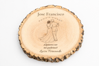 Simulation d’une plaque pour parrain de mariage, gravure laser sur frêne, scène La première danse, Jose Francisco et Luisa Fernanda, personnages vus de dos sans visage.