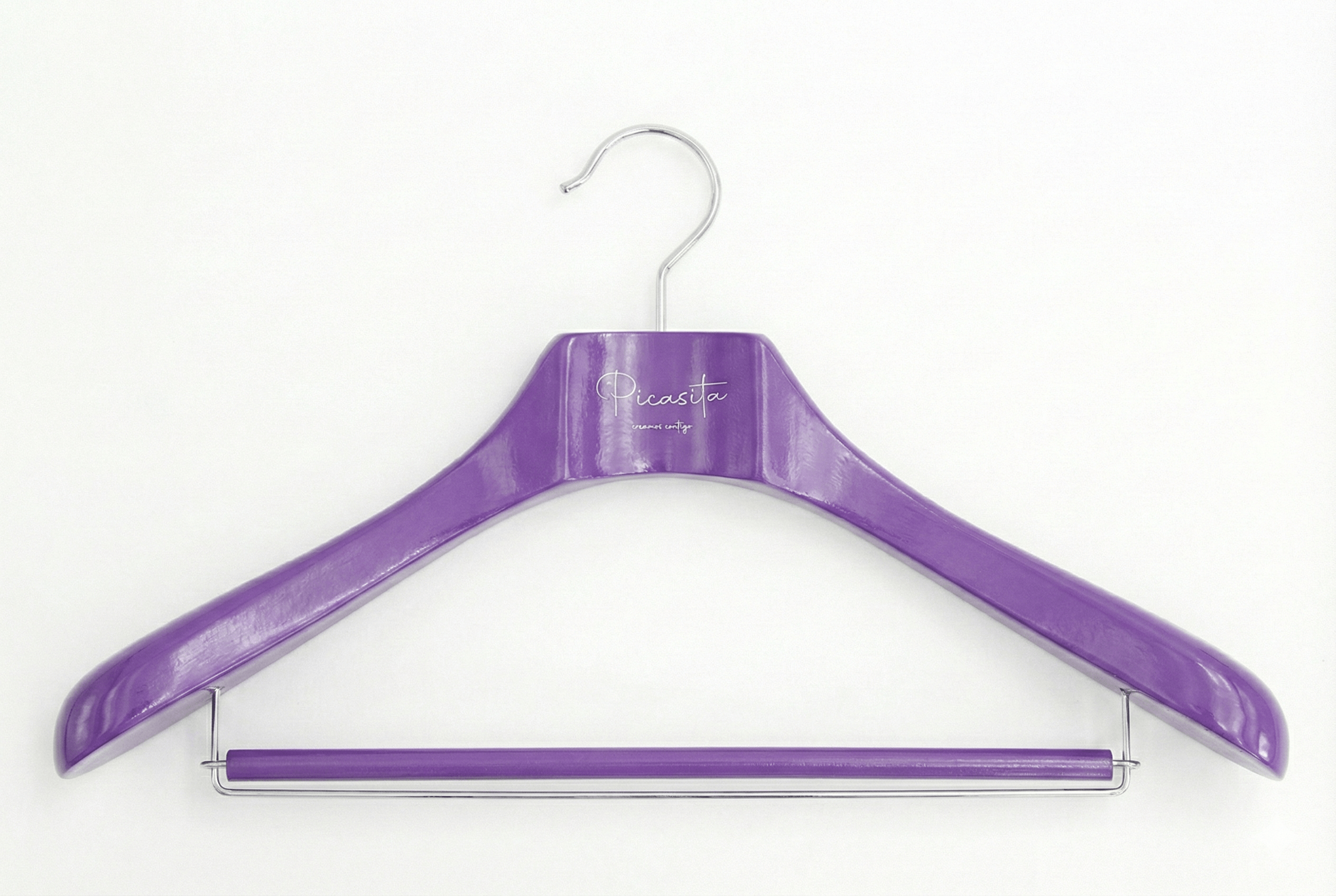 Cintres colorés pour boutique