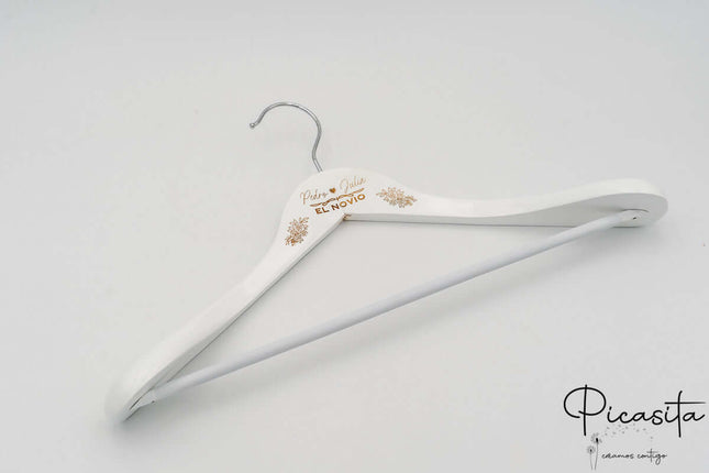 percha_personalizada_de_boda_hombros_anchos