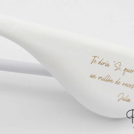 percha_personalizada_de_boda_hombros_anchos