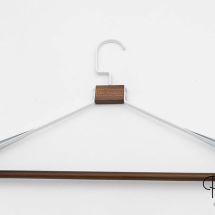 perchas_de_metal_y_madera