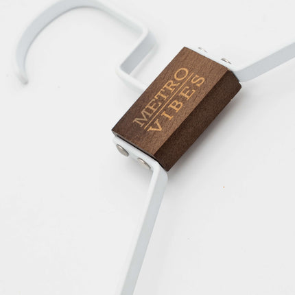 perchas_de_metal_y_madera