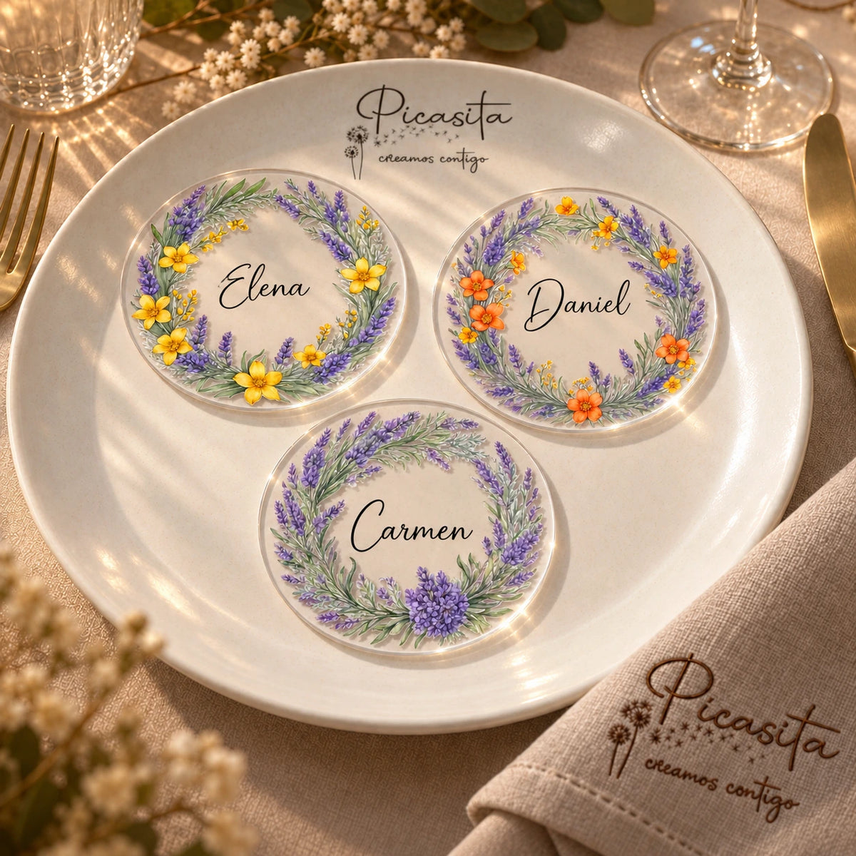 Tres marcasitios personalizados de metacrilato transparente de 10 cm con diseños Lavanda Amarilla, Lavanda Naranja y Lavanda Violeta.